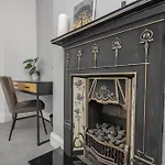 Stylish 91Sqm Victoria 2 Bedroom Apartment