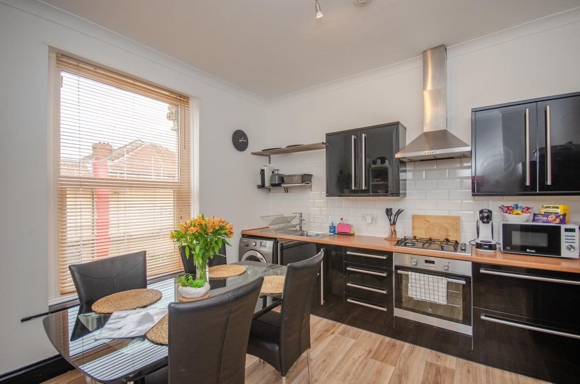 Stylish 91sqm Victoria 2 Bedroom Apartment *